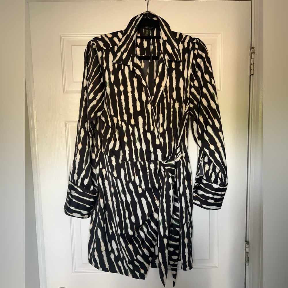 House of Harlow 1960 Black and White Patterned Wrap Dress BNWT